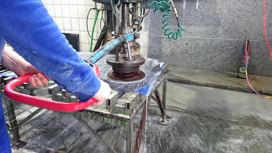 blog-lesteni-kamene-ramenni-bruskou